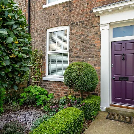 3 Darnborough Street *