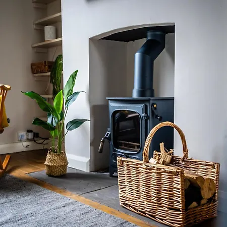 3 Darnborough Street *