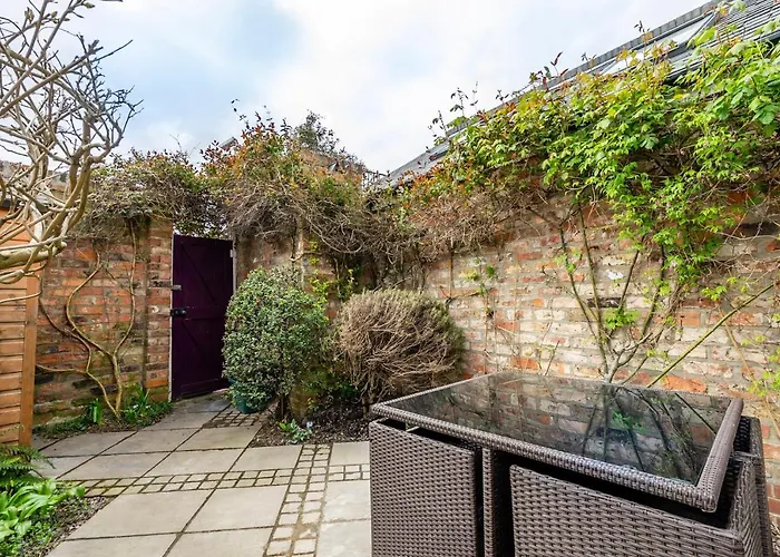 Дом отдыха 3 Darnborough Street *