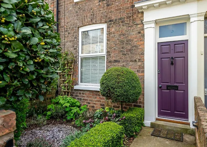 3 Darnborough Street *