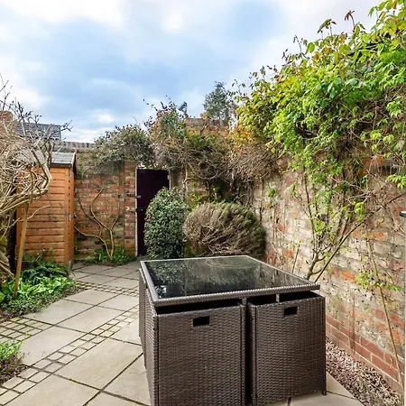 3 Darnborough Street Holiday home *